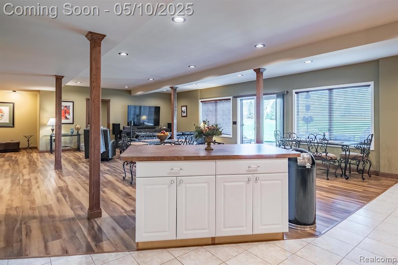 256 Inverness in Highland Twp, MI Photo 62