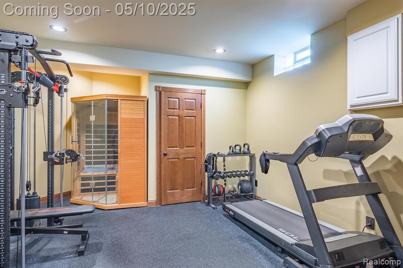 256 Inverness in Highland Twp, MI Photo 65