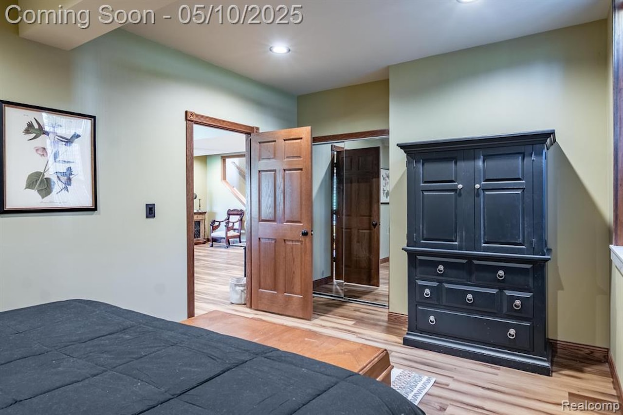 256 Inverness in Highland Twp, MI Photo 64