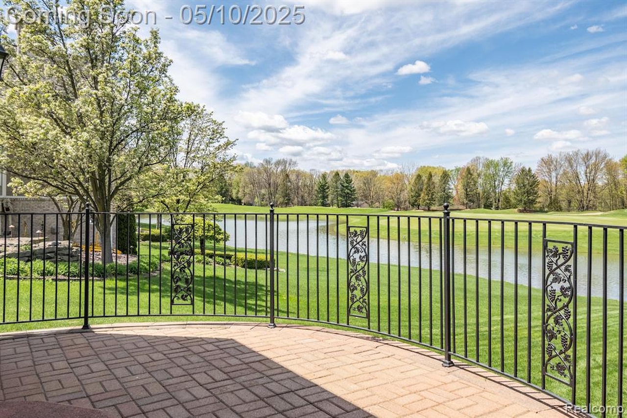 256 Inverness in Highland Twp, MI Photo 69