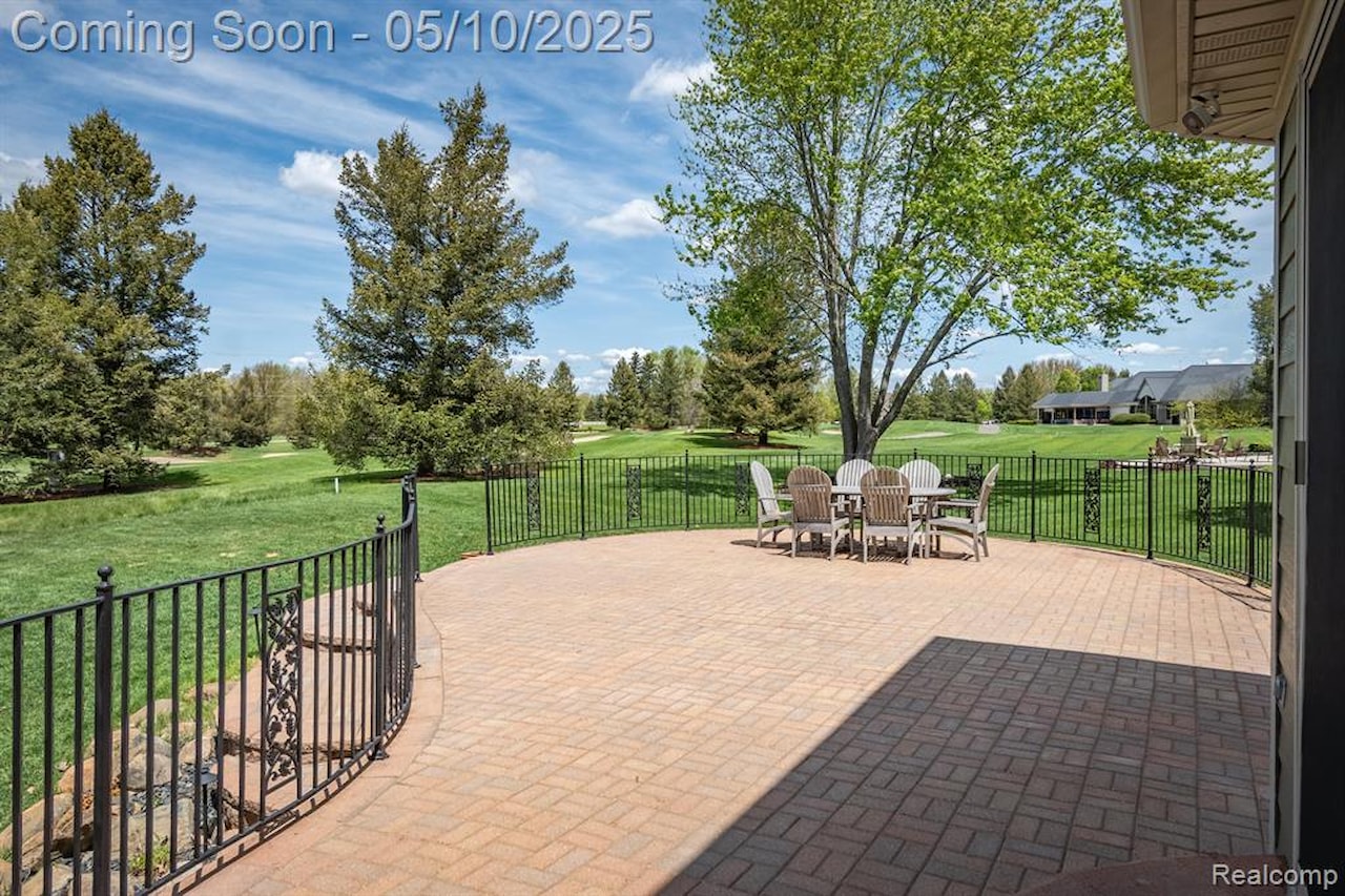 256 Inverness in Highland Twp, MI Photo 75