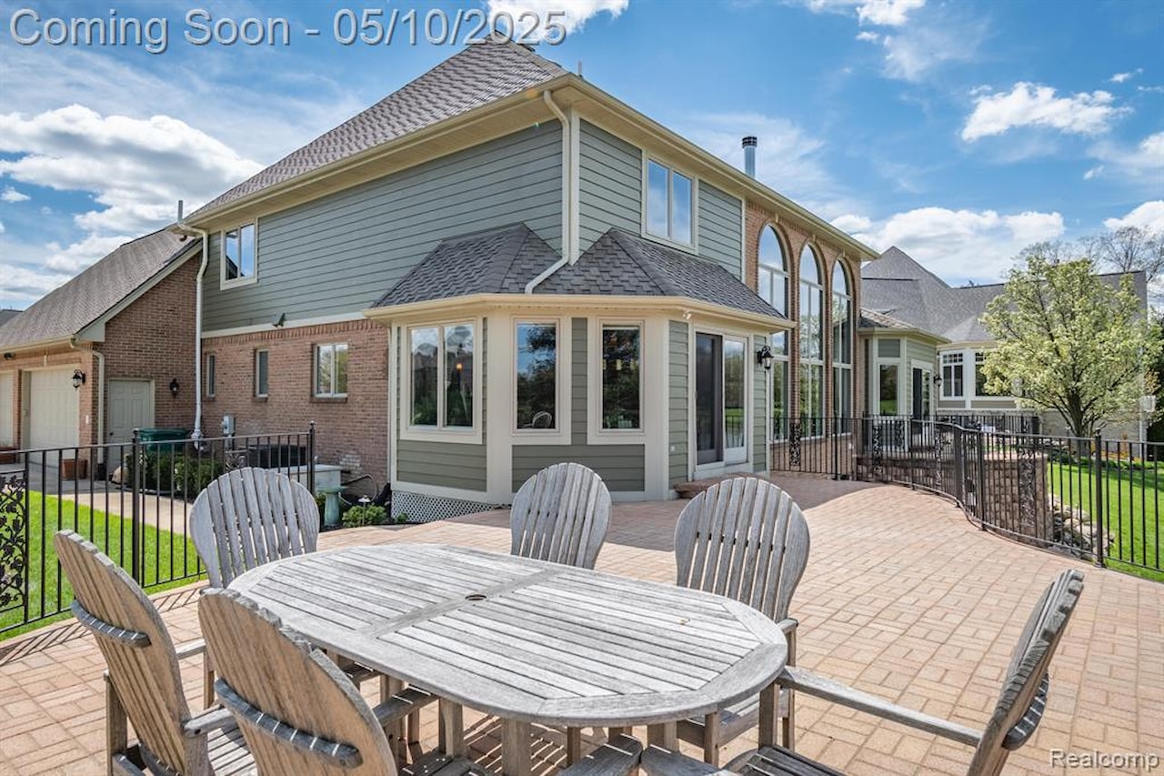 256 Inverness in Highland Twp, MI Photo 76