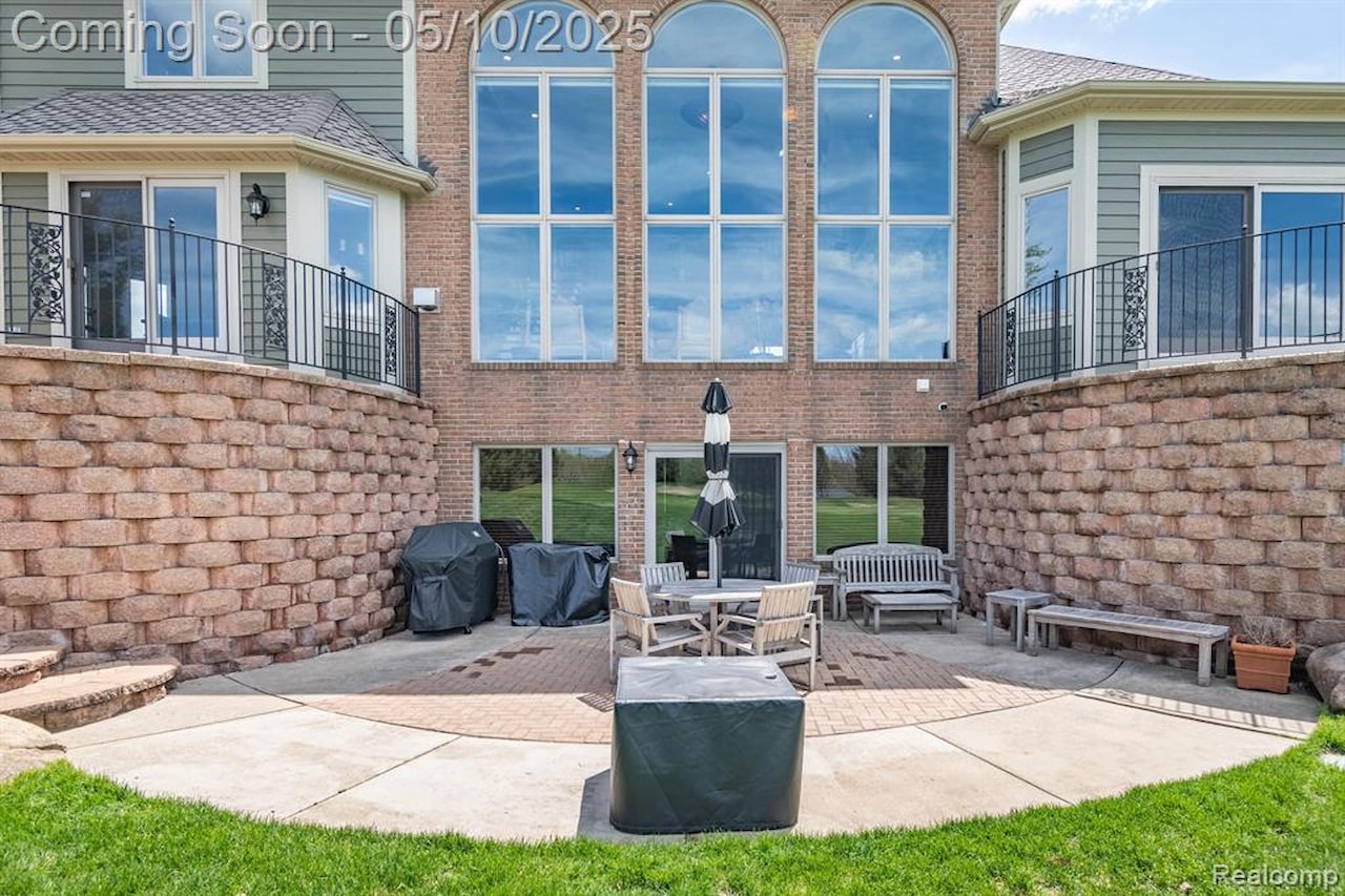 256 Inverness in Highland Twp, MI Photo 80