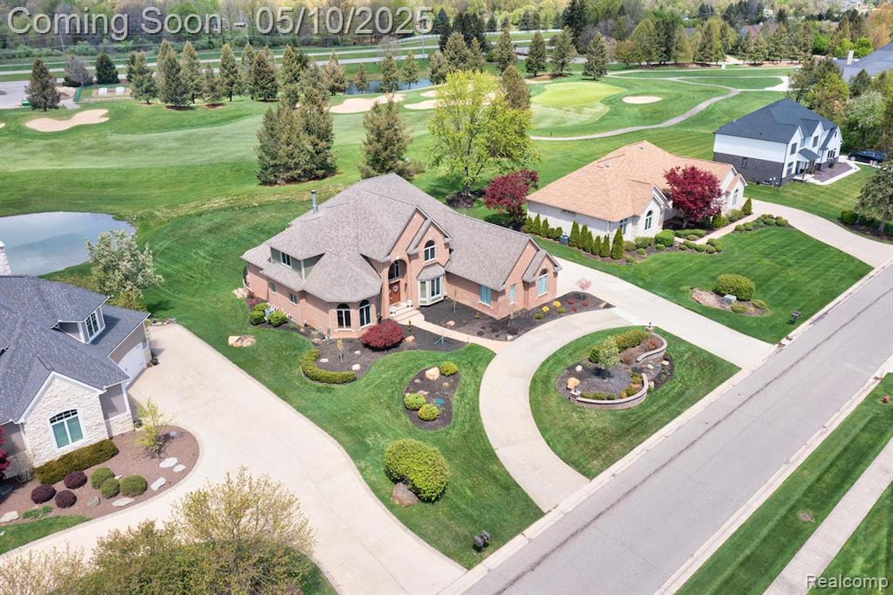 256 Inverness in Highland Twp, MI Photo 85