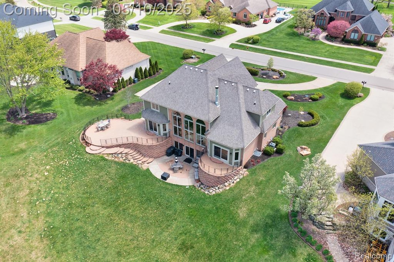 256 Inverness in Highland Twp, MI Photo 86