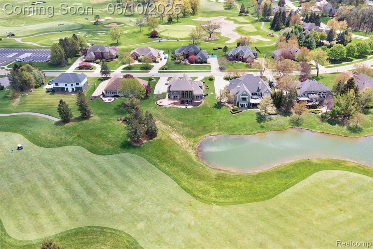 256 Inverness in Highland Twp, MI Photo 88