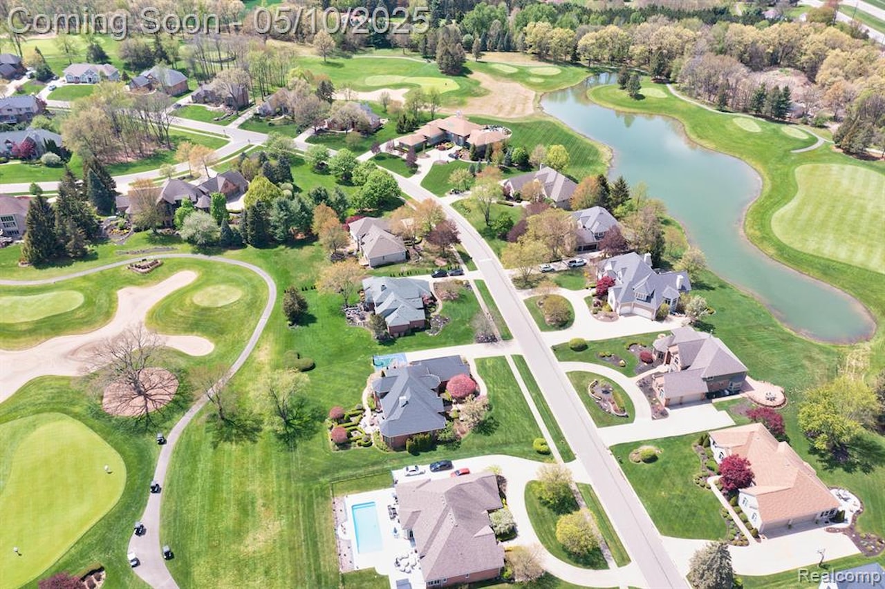 256 Inverness in Highland Twp, MI Photo 91