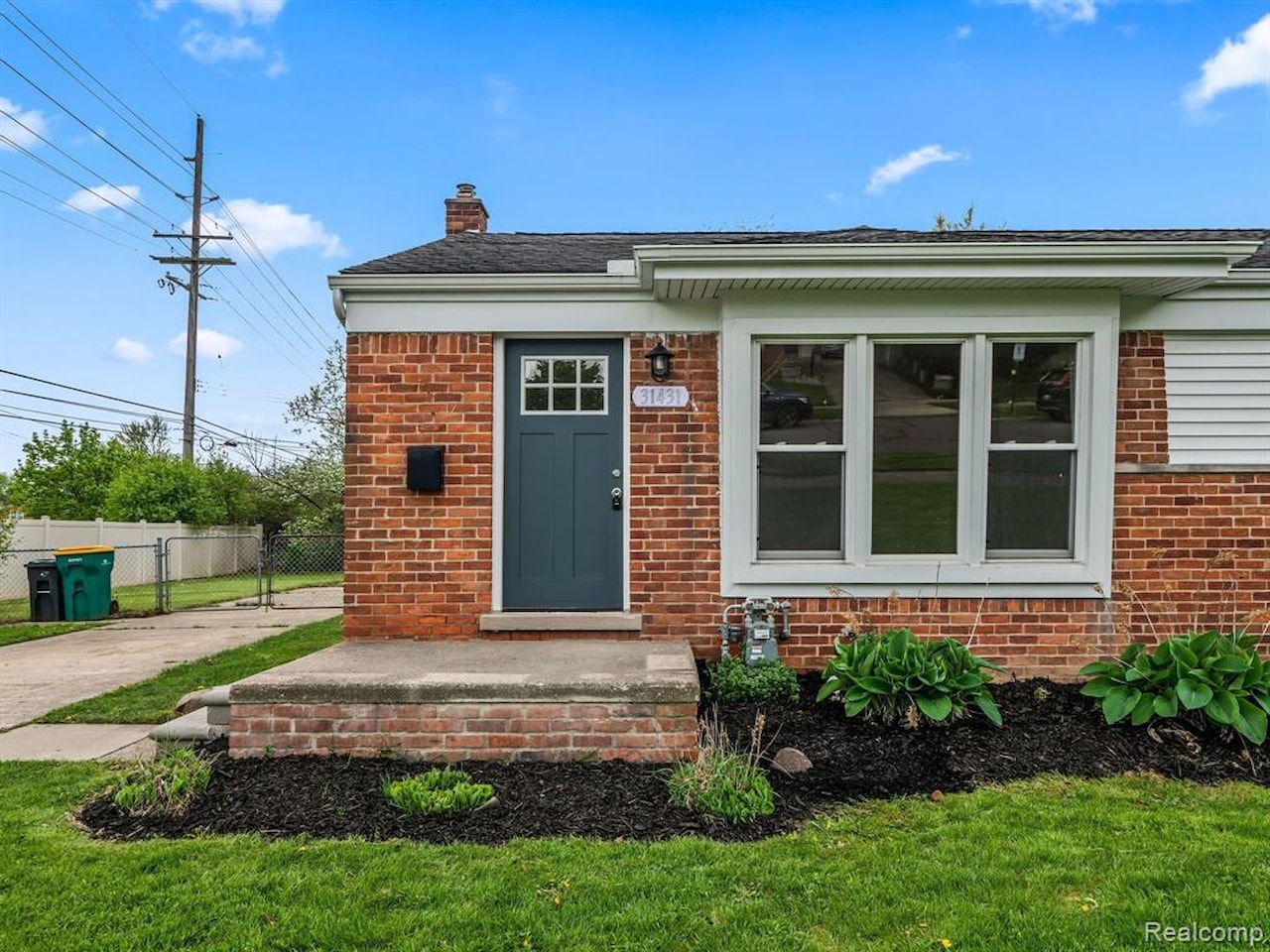 31431 Lamar Dr in Farmington, MI Photo 2