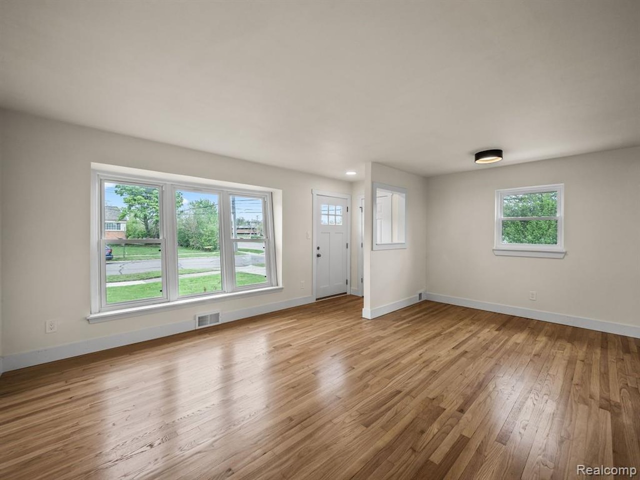 31431 Lamar Dr in Farmington, MI Photo 5