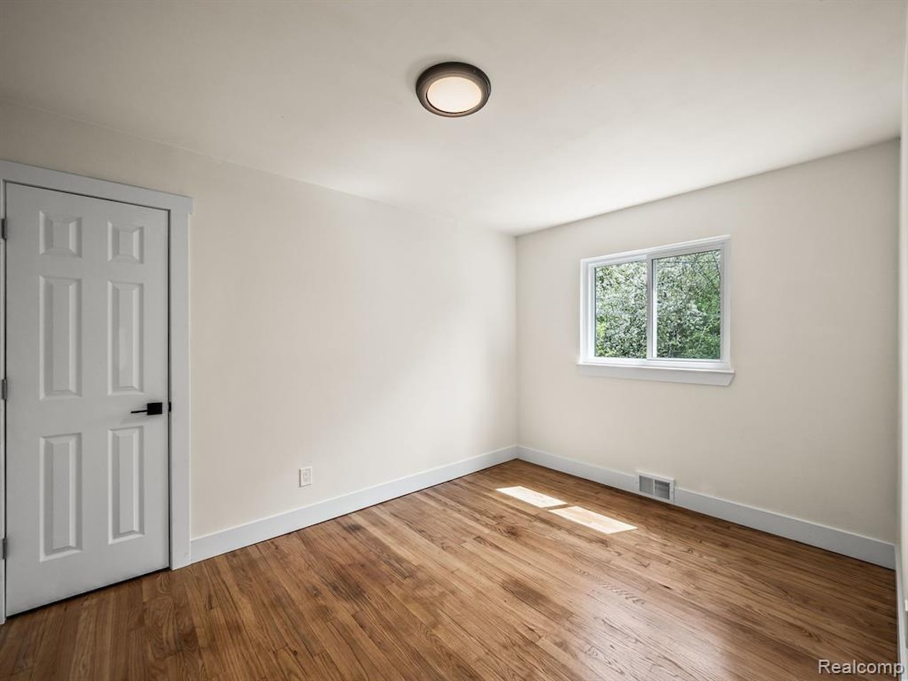 31431 Lamar Dr in Farmington, MI Photo 8