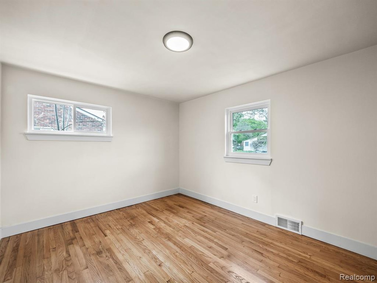 31431 Lamar Dr in Farmington, MI Photo 10
