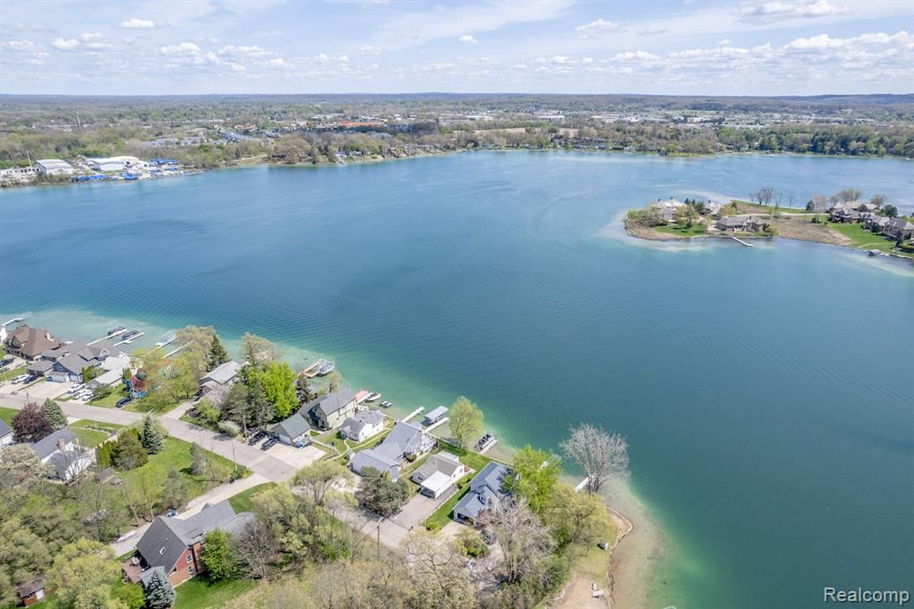 15235 Marl Dr in Fenton Twp, MI Photo 11