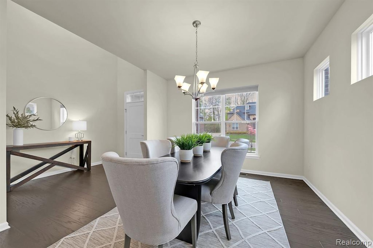 43547 Bolingbrooke Ln in Novi, MI Photo 6