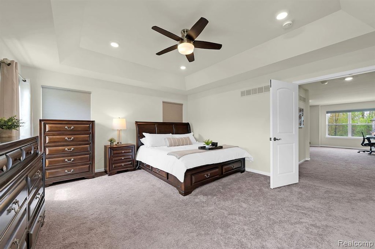 43547 Bolingbrooke Ln in Novi, MI Photo 27