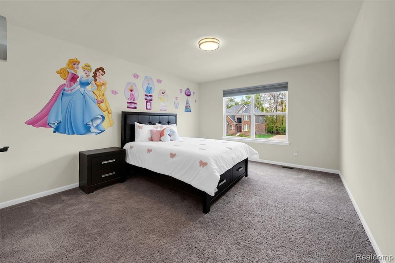 43547 Bolingbrooke Ln in Novi, MI Photo 37