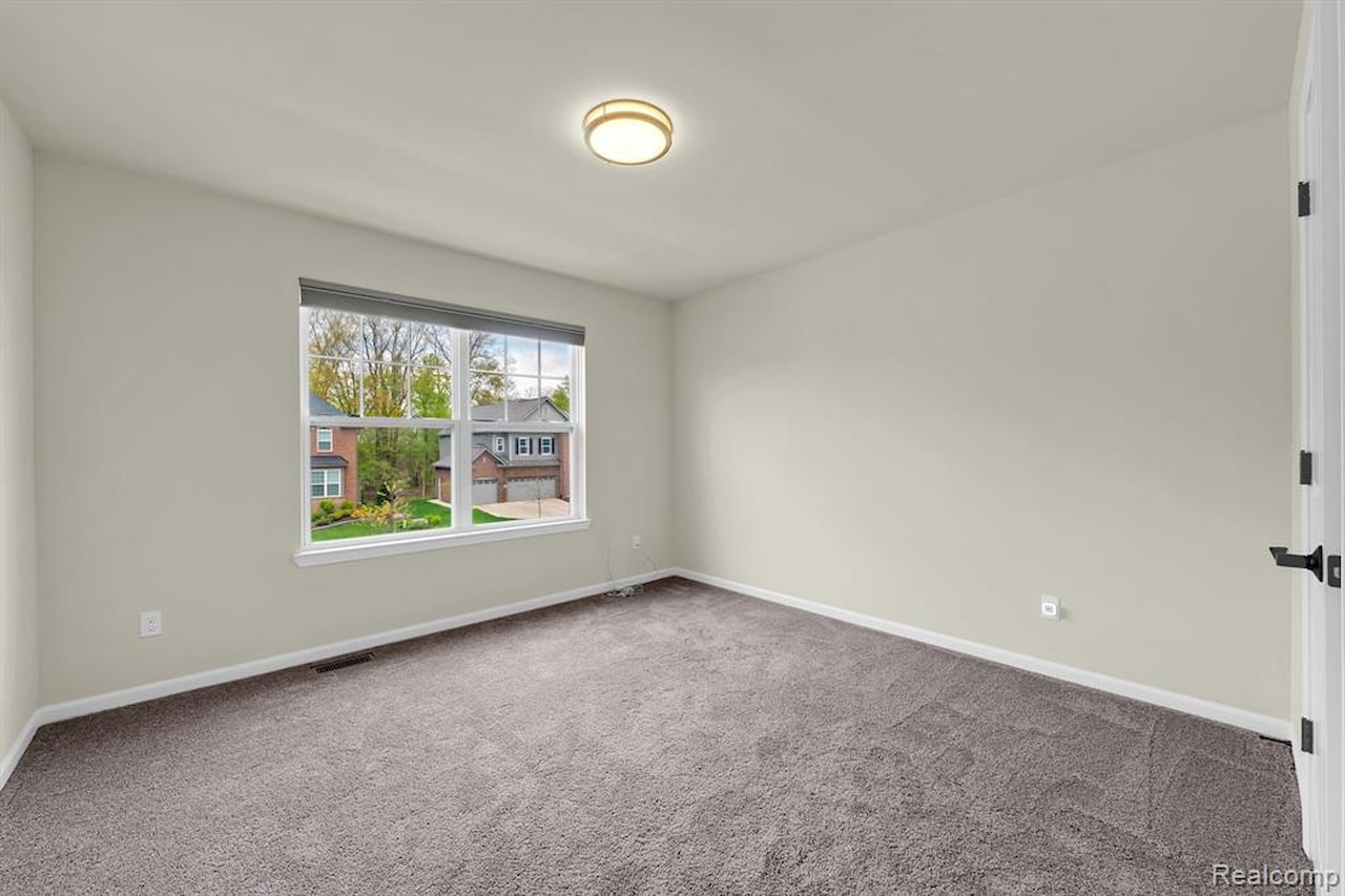 43547 Bolingbrooke Ln in Novi, MI Photo 39