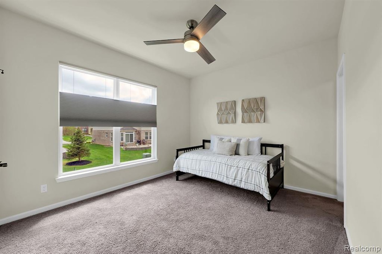 43547 Bolingbrooke Ln in Novi, MI Photo 21