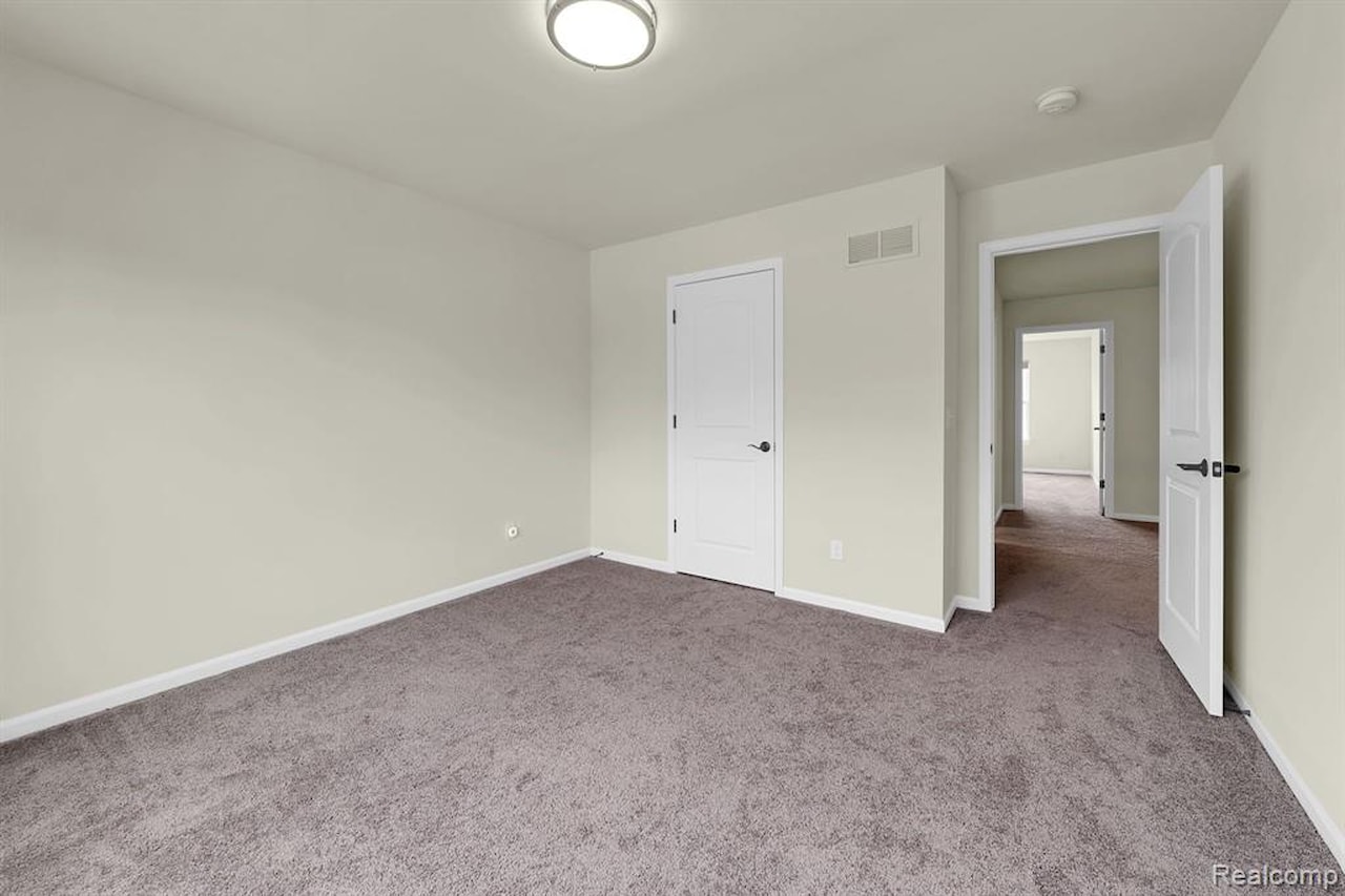 43547 Bolingbrooke Ln in Novi, MI Photo 40