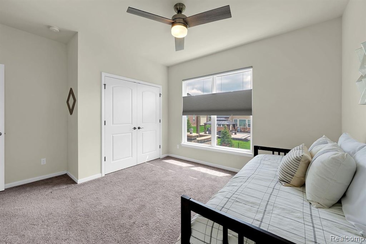 43547 Bolingbrooke Ln in Novi, MI Photo 22