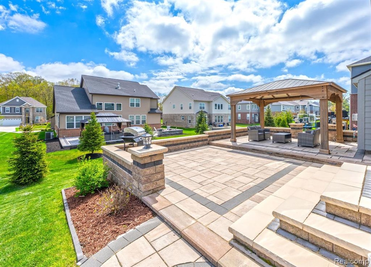 43547 Bolingbrooke Ln in Novi, MI Photo 43
