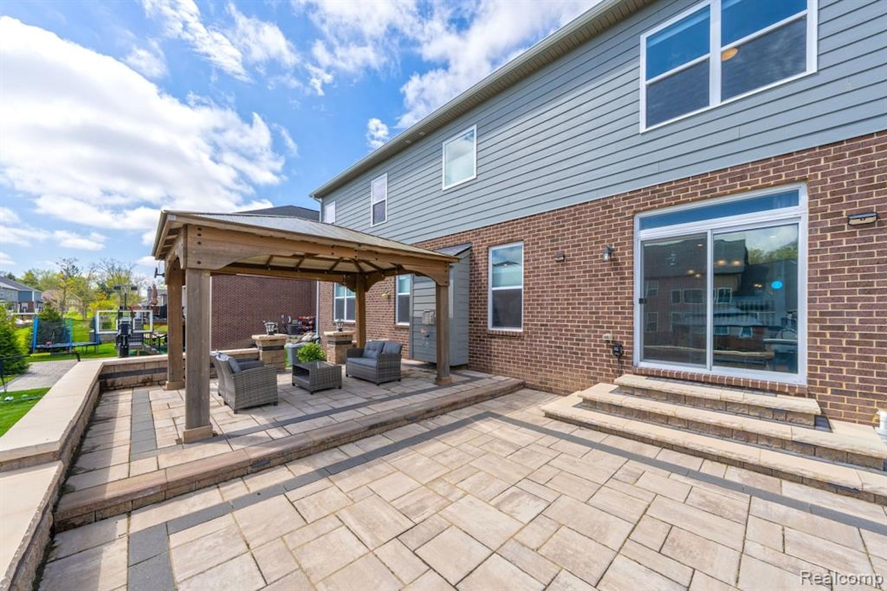 43547 Bolingbrooke Ln in Novi, MI Photo 44