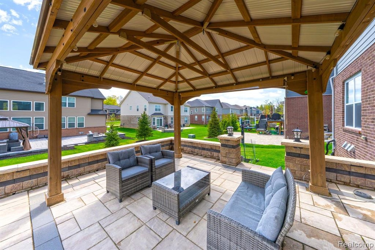 43547 Bolingbrooke Ln in Novi, MI Photo 46