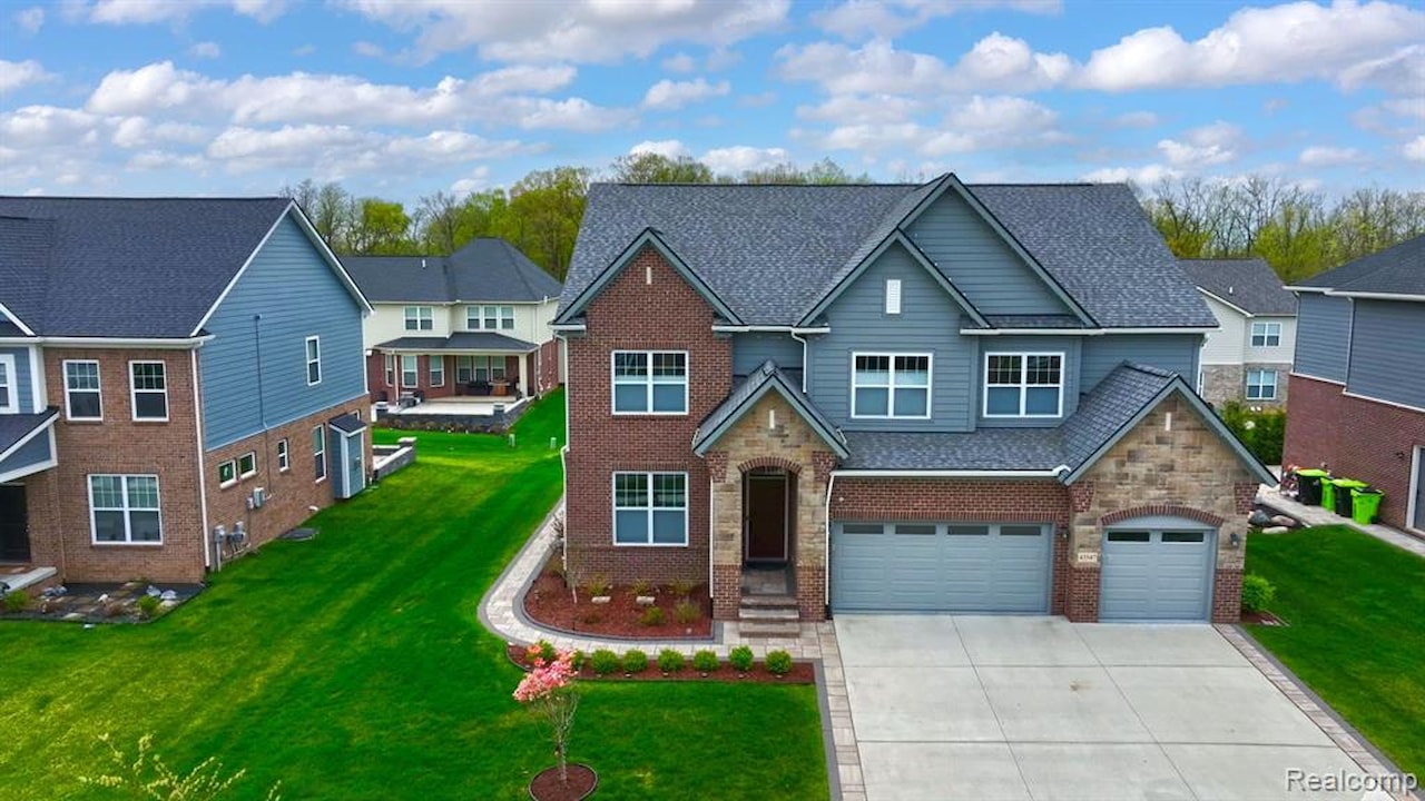 43547 Bolingbrooke Ln in Novi, MI Photo 57
