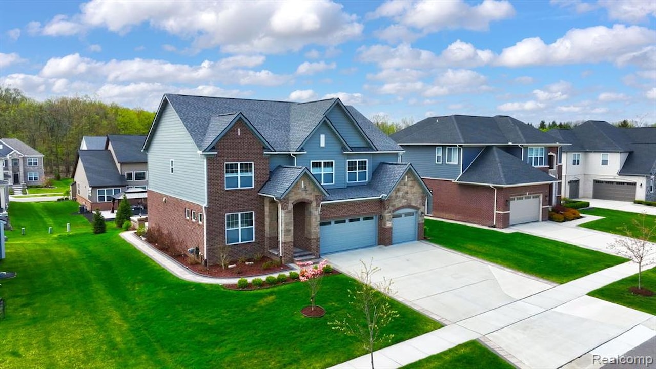 43547 Bolingbrooke Ln in Novi, MI Photo 60