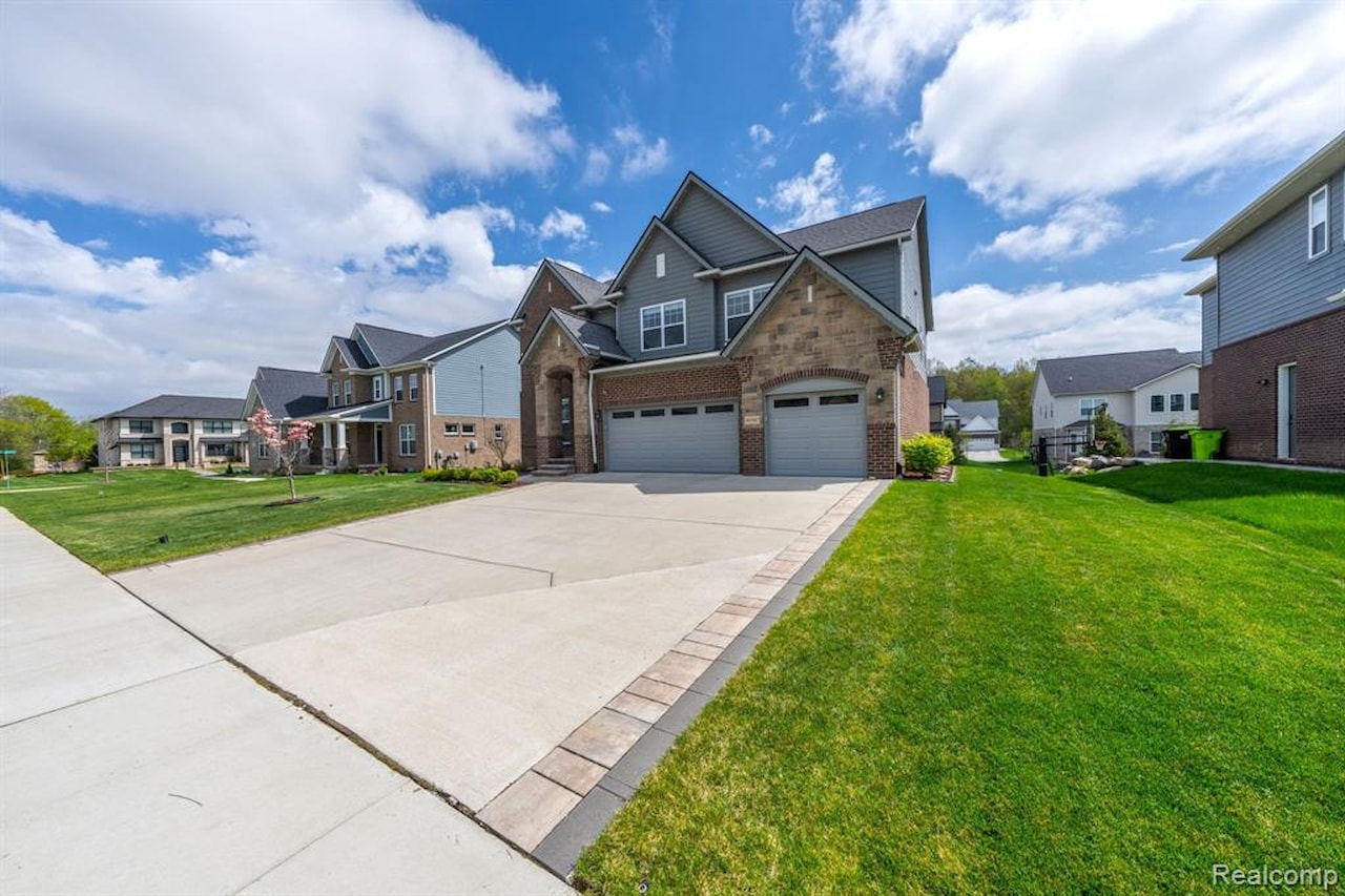 43547 Bolingbrooke Ln in Novi, MI Photo 59