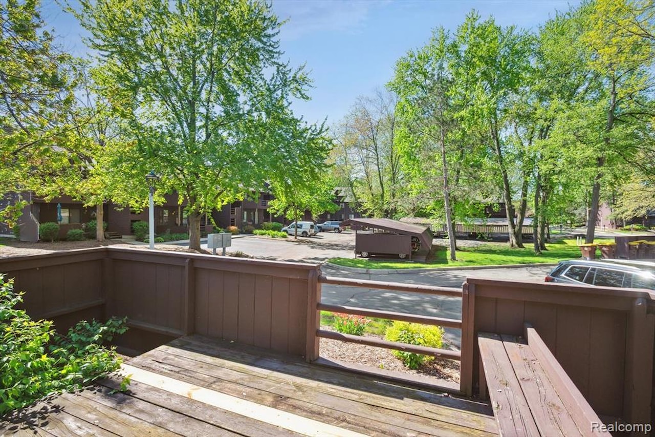 131 E Jolly Rd #E6 in Lansing, MI Photo 21
