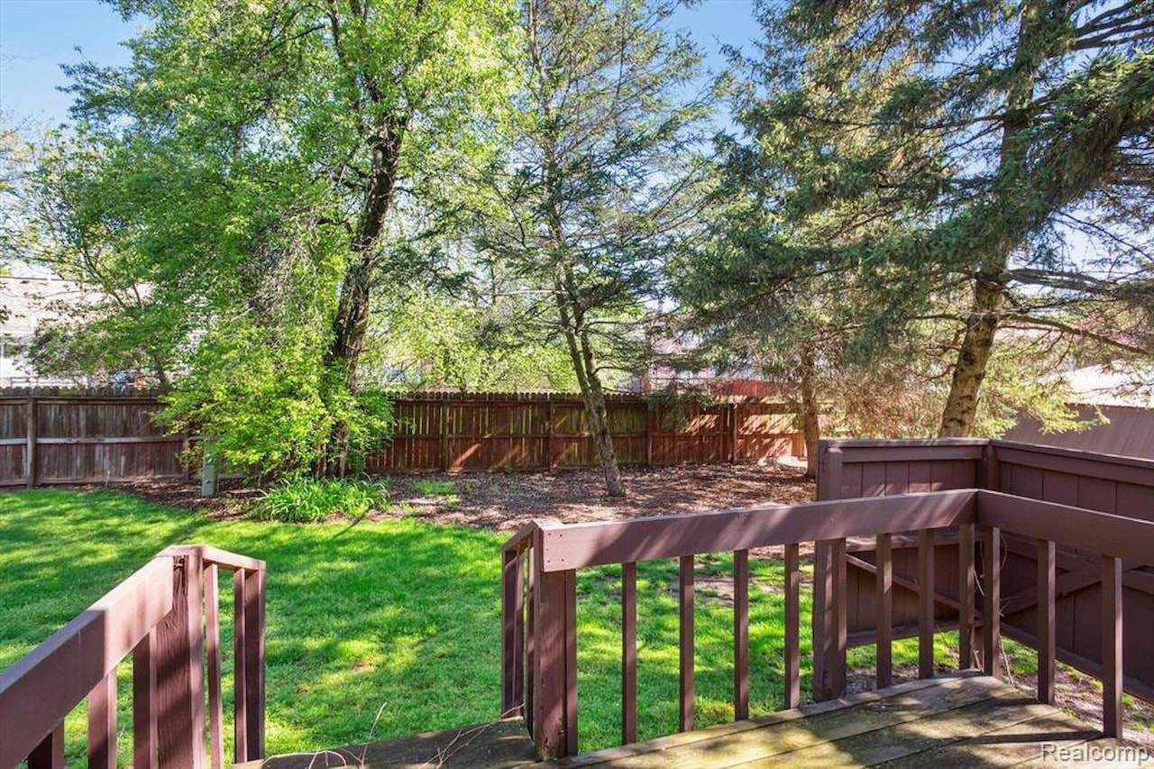 131 E Jolly Rd #E6 in Lansing, MI Photo 2