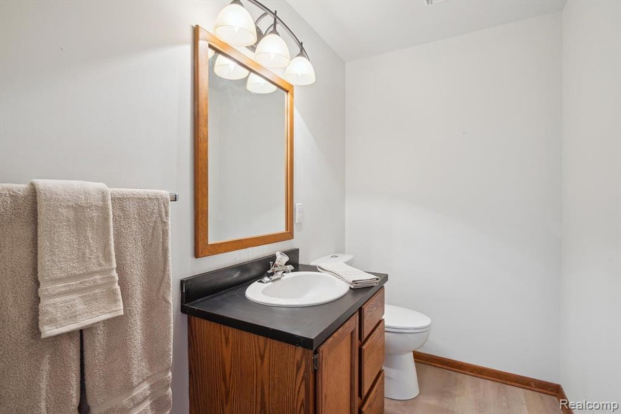 131 E Jolly Rd #E6 in Lansing, MI Photo 32