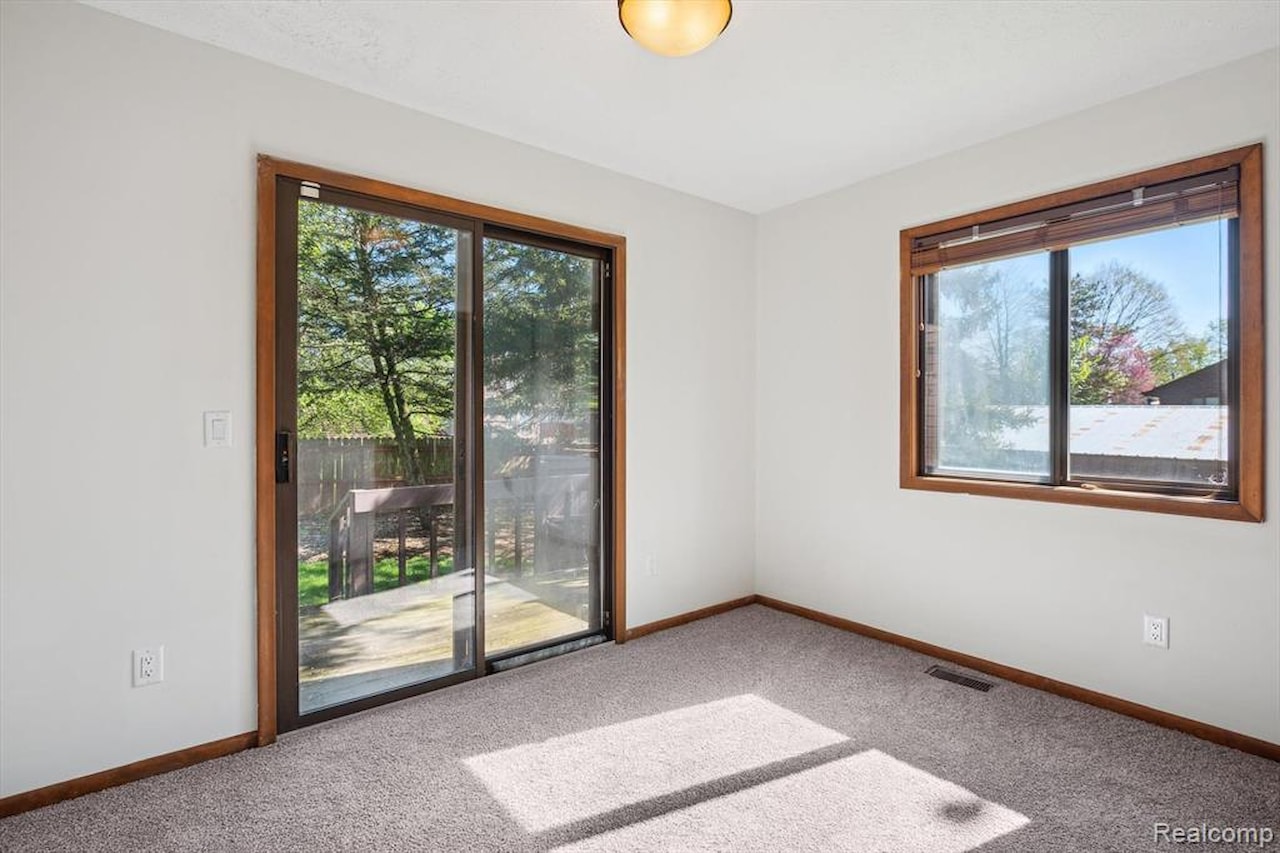 131 E Jolly Rd #E6 in Lansing, MI Photo 25