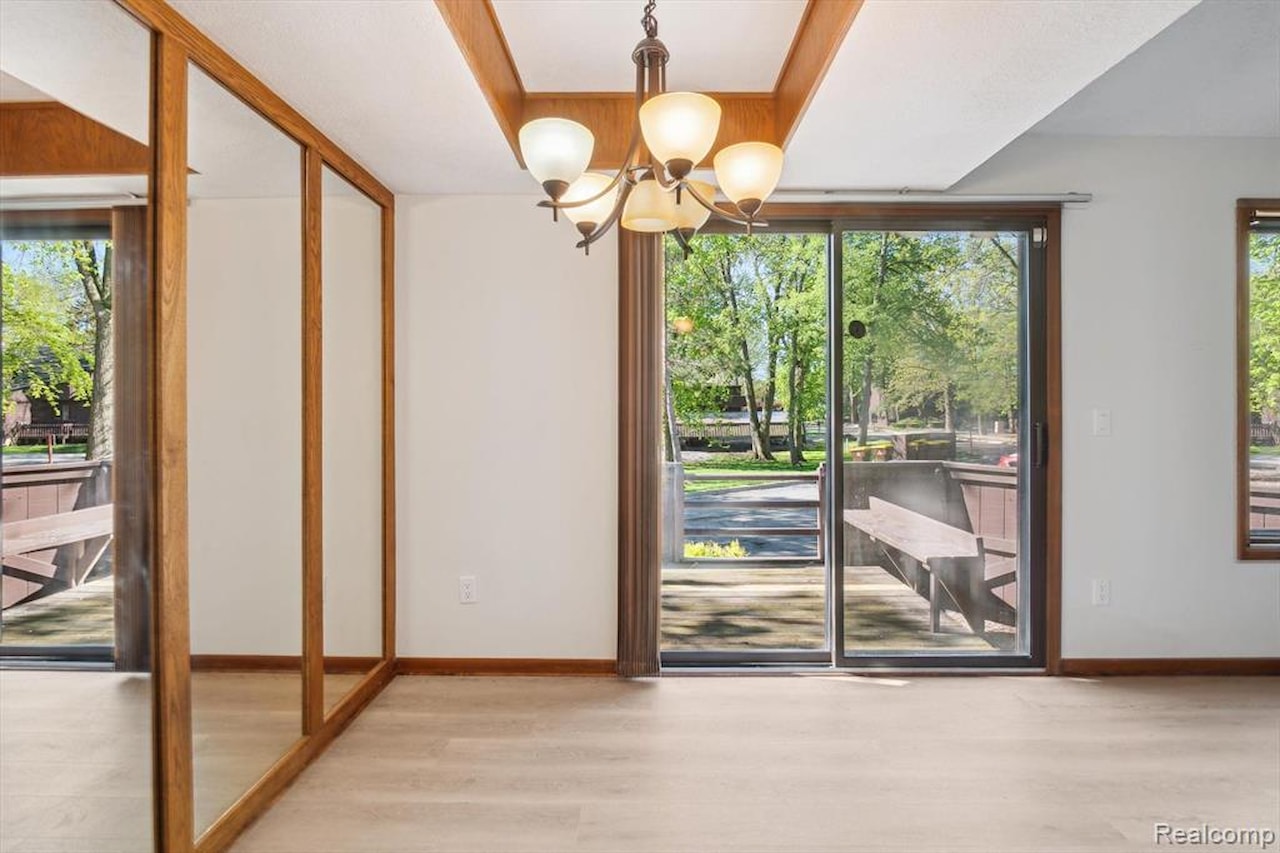 131 E Jolly Rd #E6 in Lansing, MI Photo 4