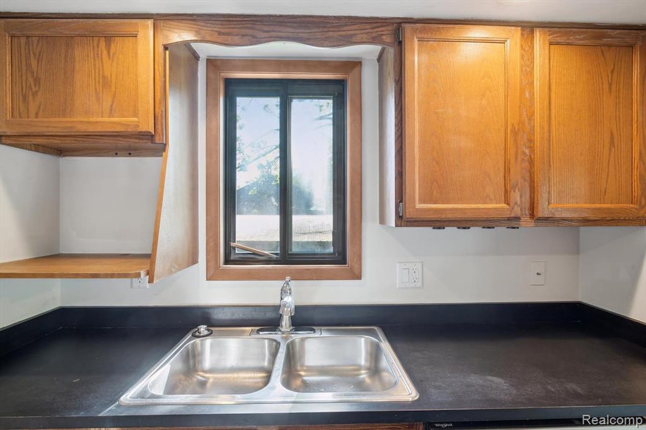 131 E Jolly Rd #E6 in Lansing, MI Photo 16