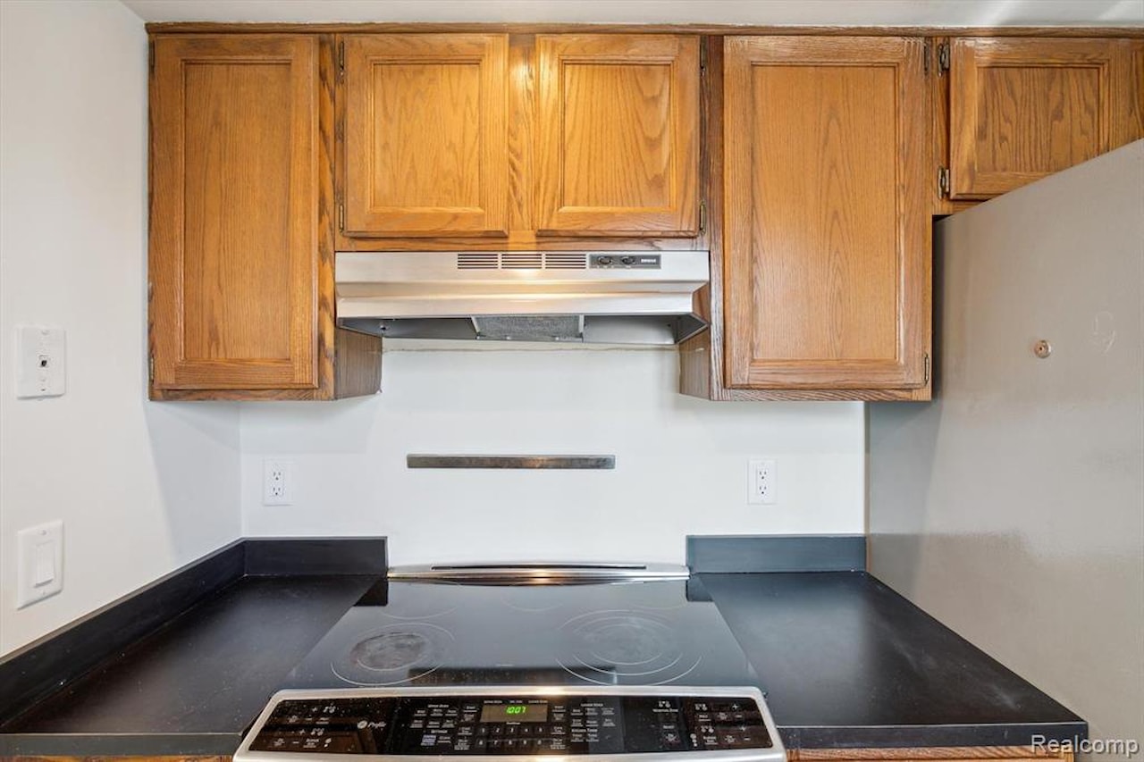 131 E Jolly Rd #E6 in Lansing, MI Photo 15
