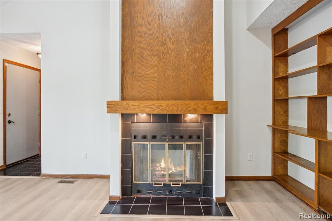 131 E Jolly Rd #E6 in Lansing, MI Photo 11