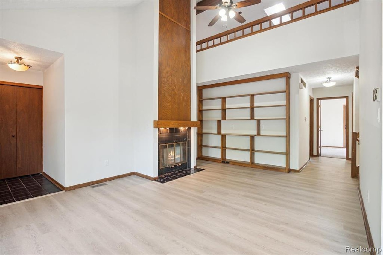 131 E Jolly Rd #E6 in Lansing, MI Photo 8
