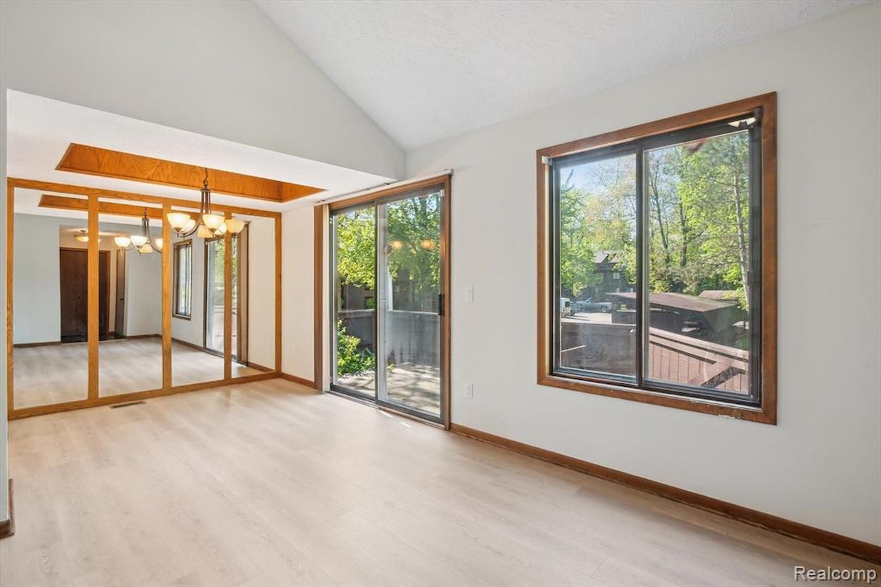131 E Jolly Rd #E6 in Lansing, MI Photo 18