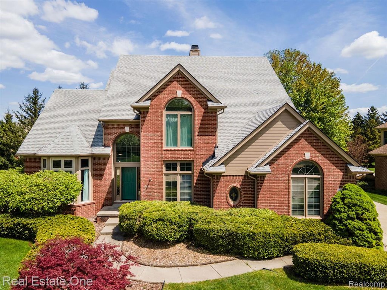 4458 Hycliffe Dr in Troy, MI