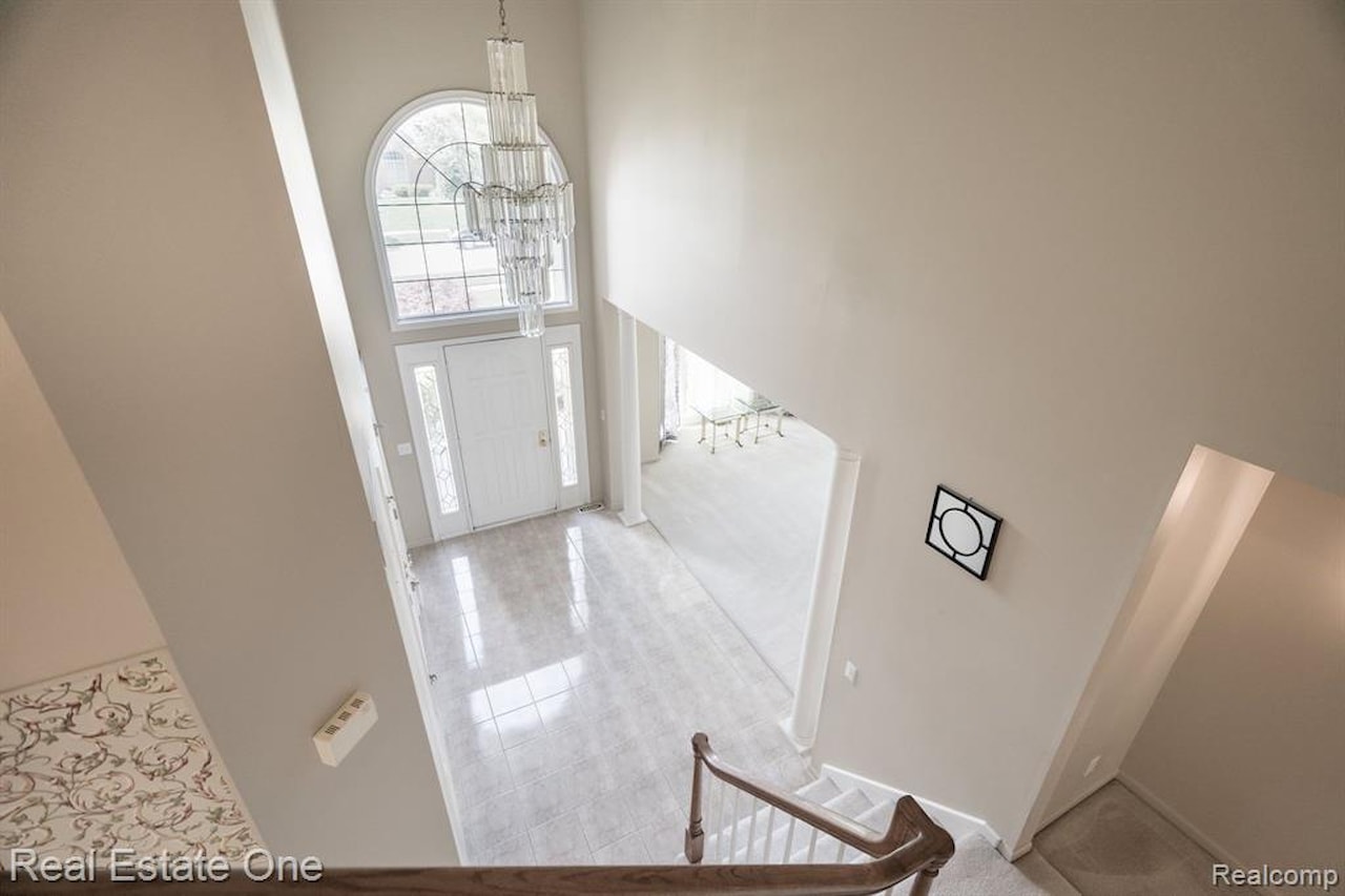 4458 Hycliffe Dr in Troy, MI Photo 23