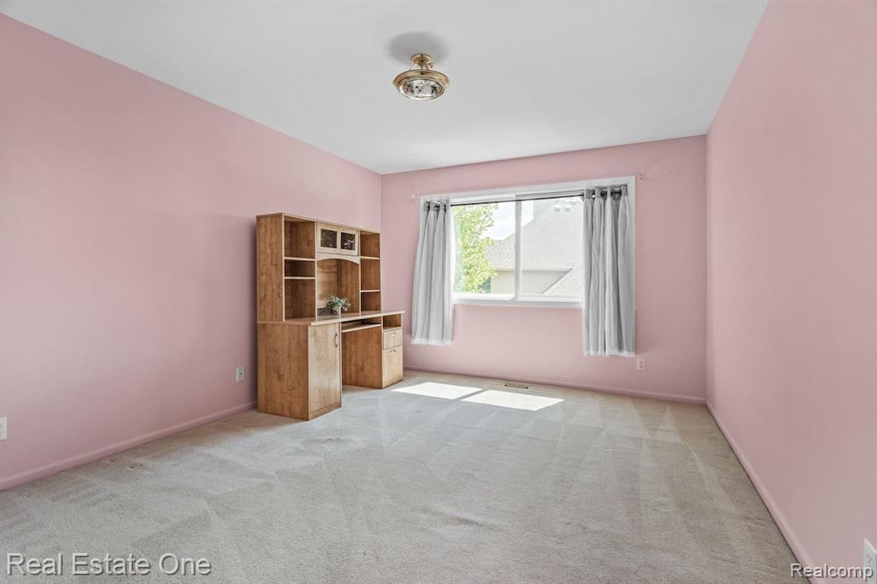 4458 Hycliffe Dr in Troy, MI Photo 29