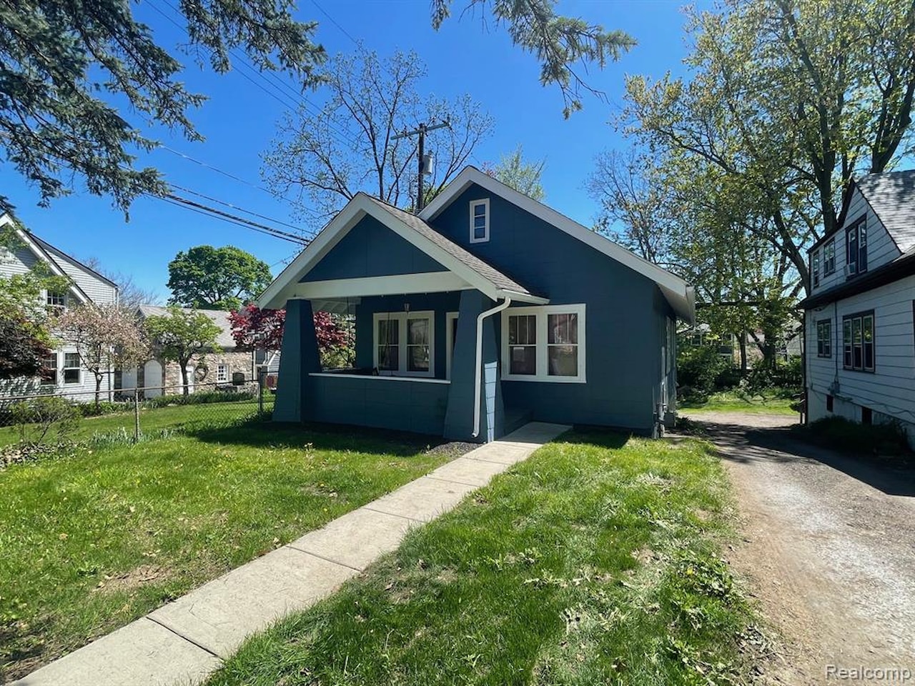 1717 Jackson Ave in Ann Arbor, MI
