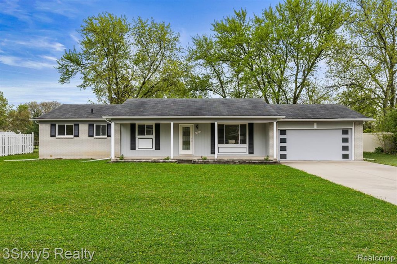 367 Carter Dr in Troy, MI