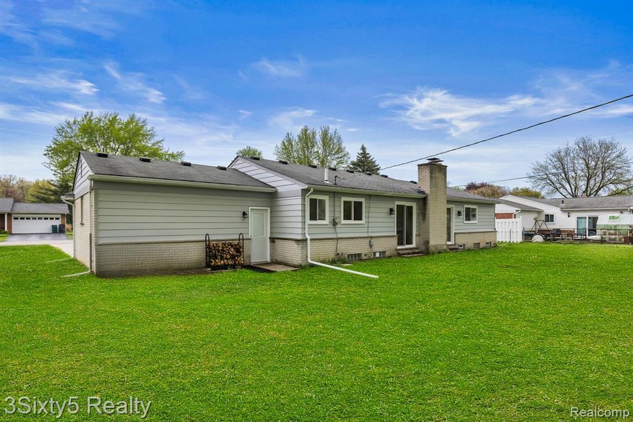367 Carter Dr in Troy, MI Photo 3