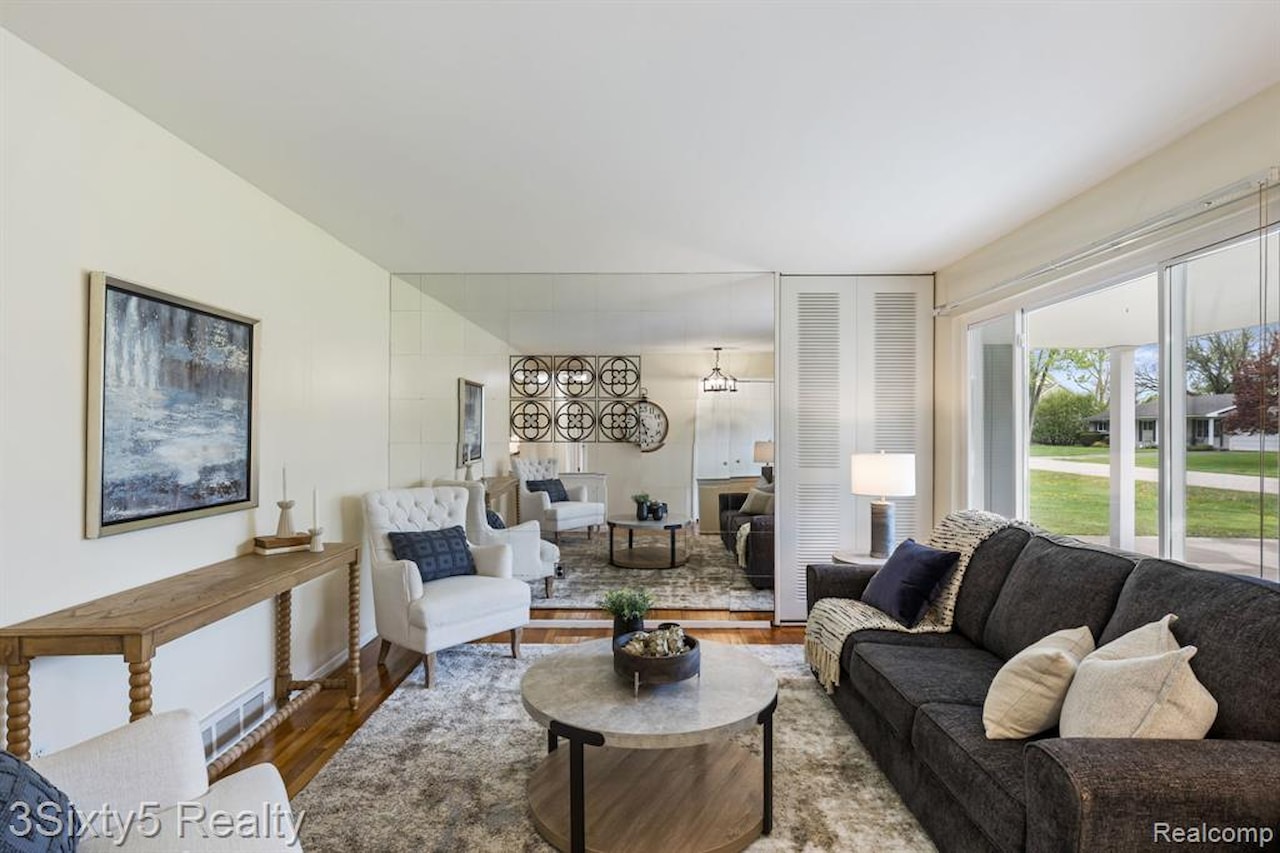 367 Carter Dr in Troy, MI Photo 6