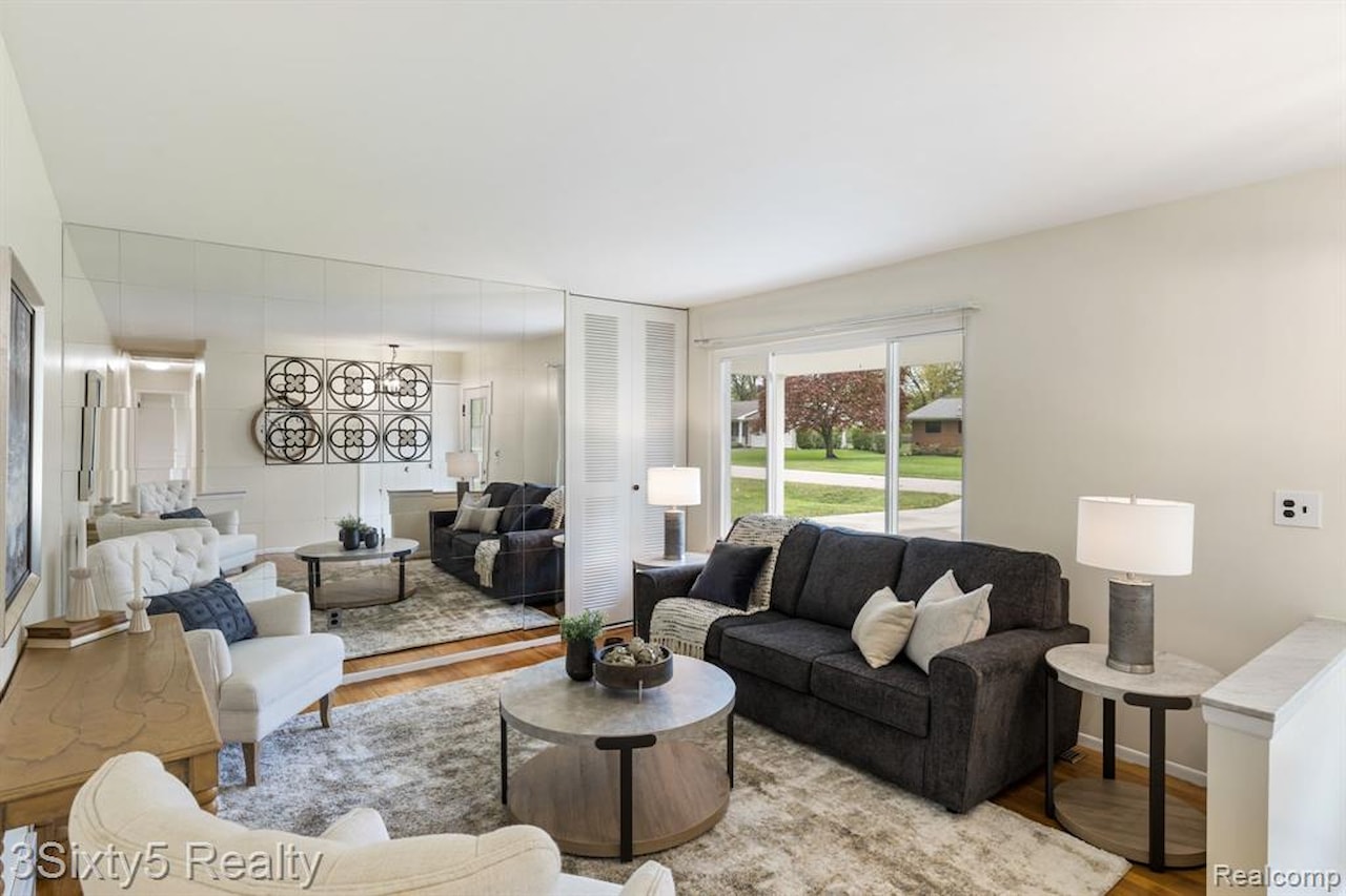 367 Carter Dr in Troy, MI Photo 7