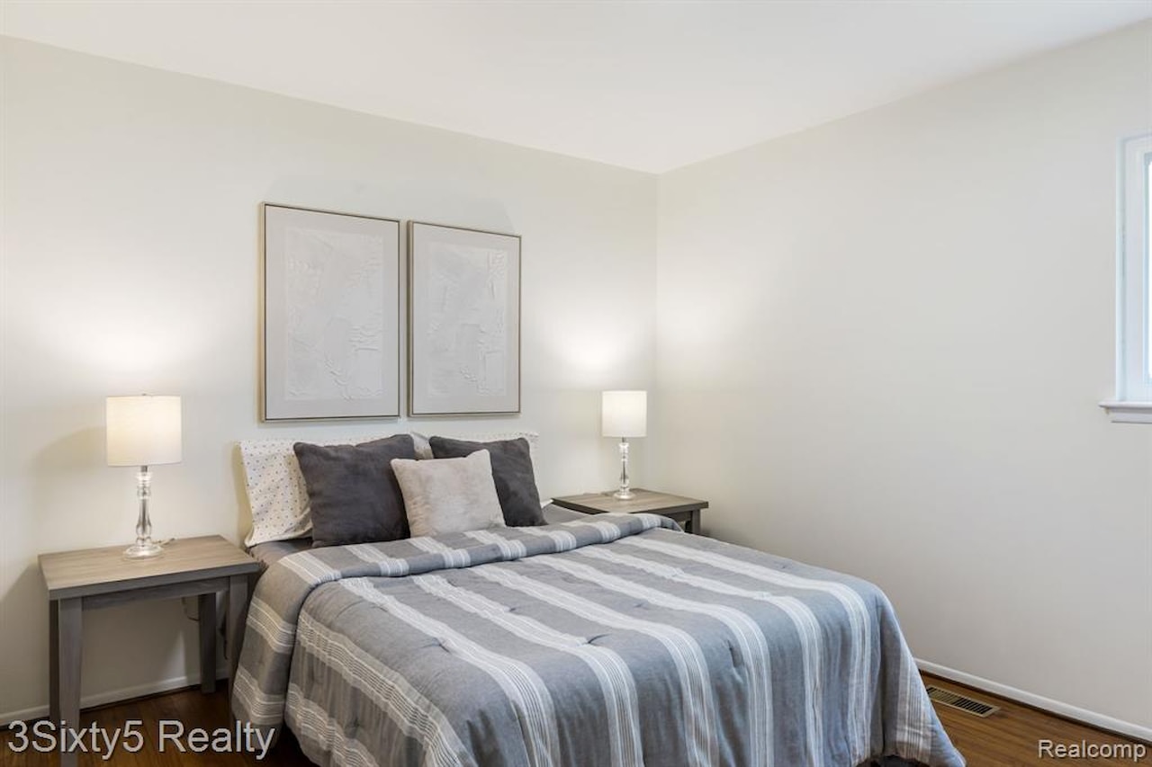 367 Carter Dr in Troy, MI Photo 10
