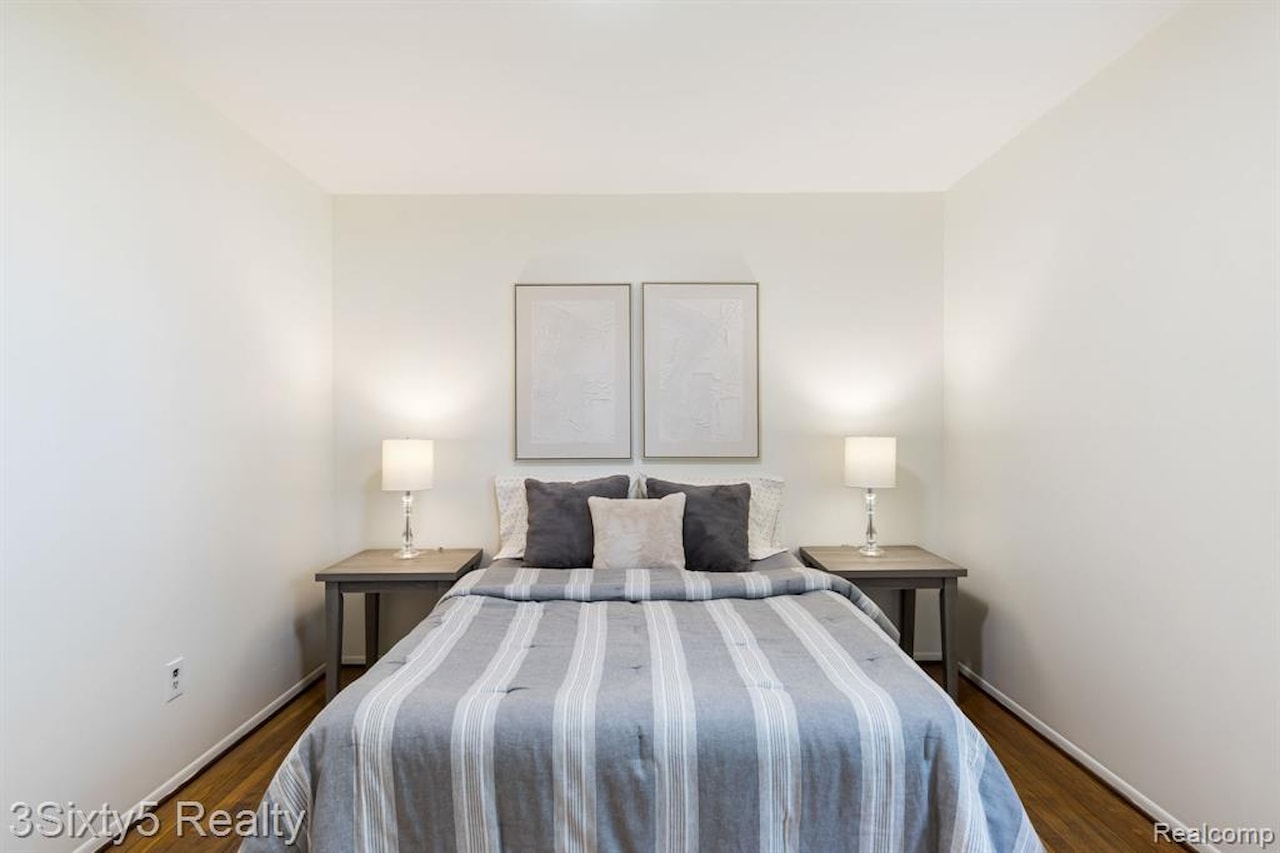 367 Carter Dr in Troy, MI Photo 11