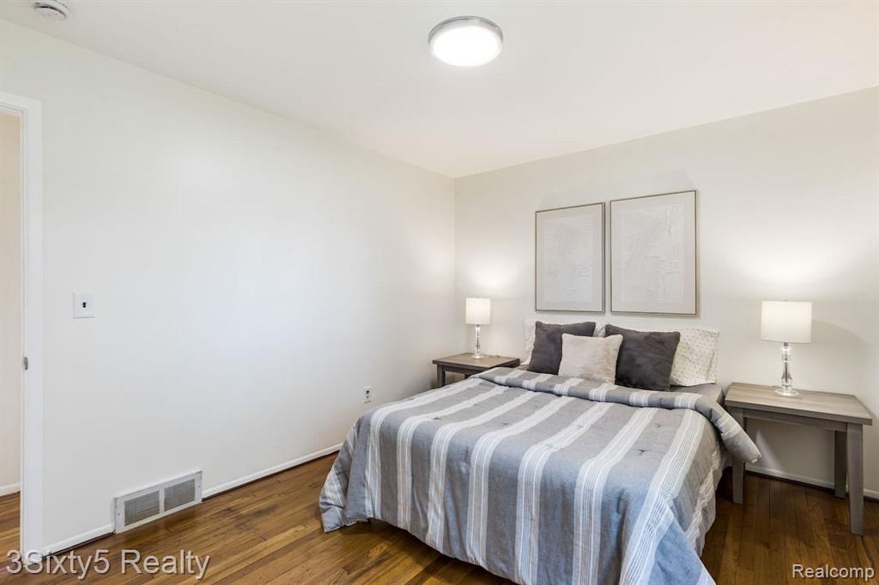 367 Carter Dr in Troy, MI Photo 12